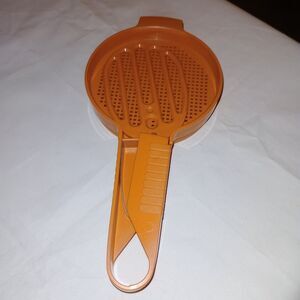 Vintage Tupperware 1689 Sift It Hand Flour Sugar Sifter Harvest Orange